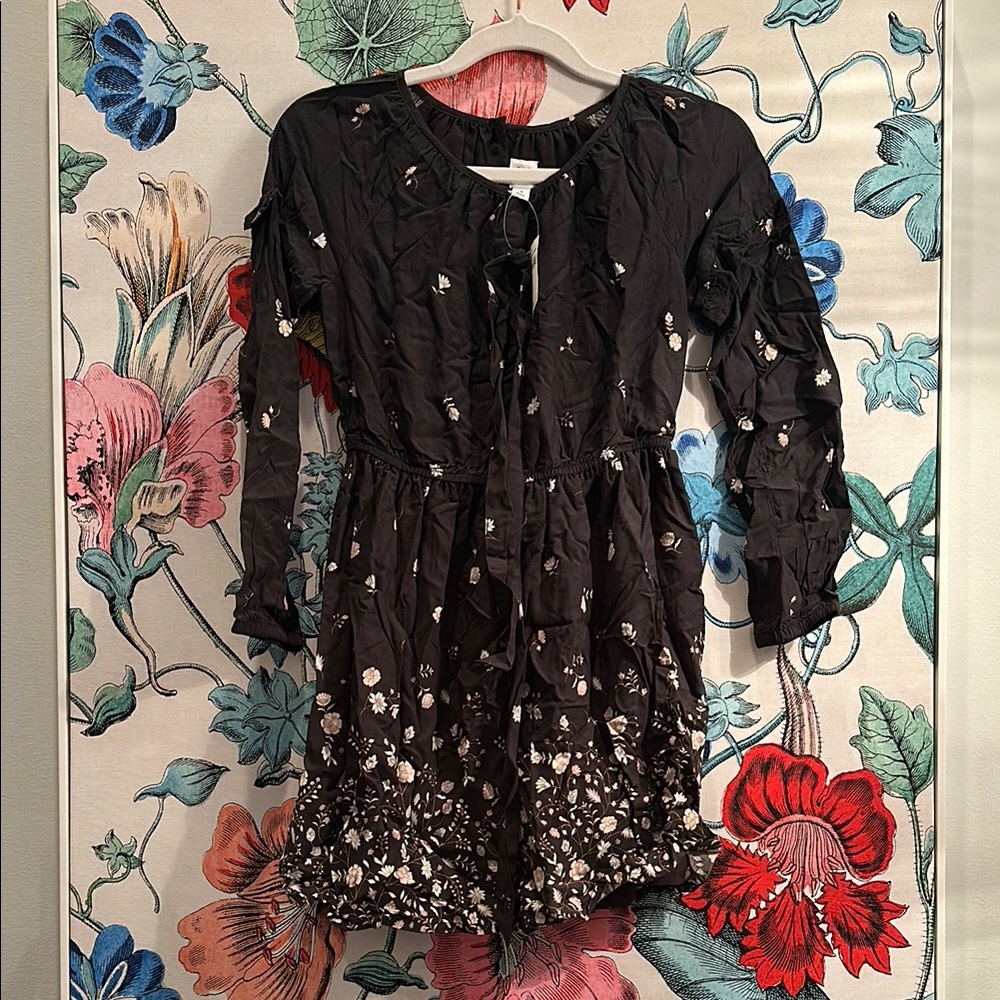 Black Floral Gap dress with long sleeves